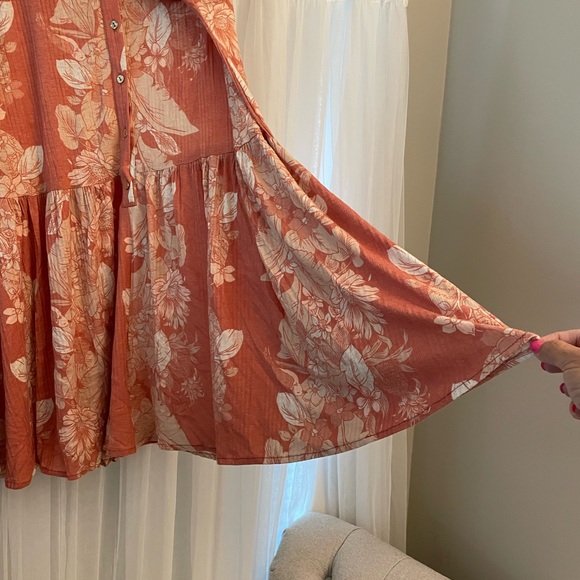 Free People Peachy Pink Romper Large. Bat wings. - Picture 3 of 9